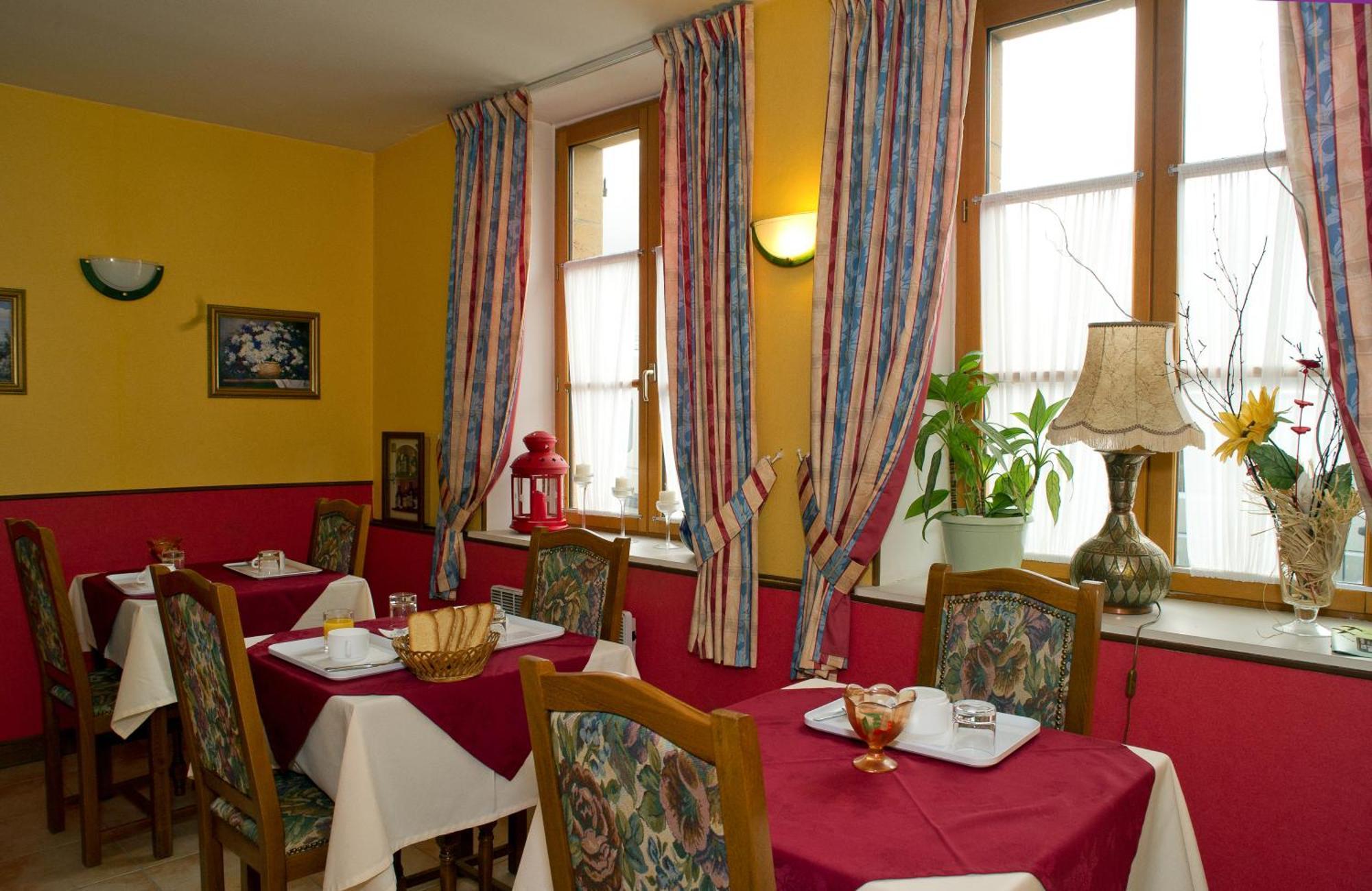 Logis Hotel Le Val De Vence Launois-sur-Vence Zewnętrze zdjęcie