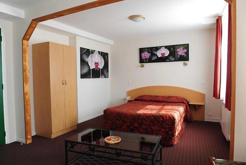 Logis Hotel Le Val De Vence Launois-sur-Vence Zewnętrze zdjęcie