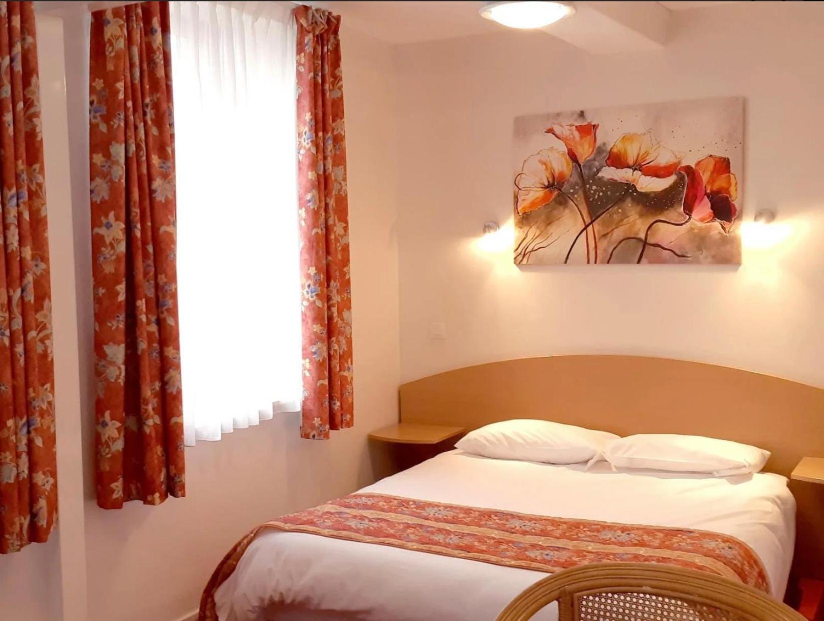 Logis Hotel Le Val De Vence Launois-sur-Vence Zewnętrze zdjęcie